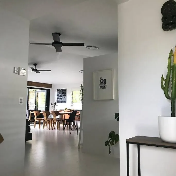 Palm Springs Vibe - Gorgeous Large Home, Superb Location Noosa Heads Casa de Férias