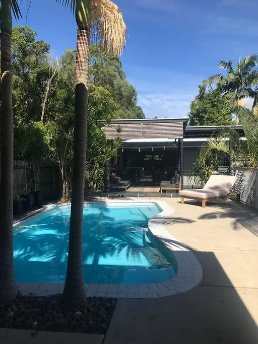 Palm Springs Vibe - Gorgeous Large Home, Superb Location Noosa Heads