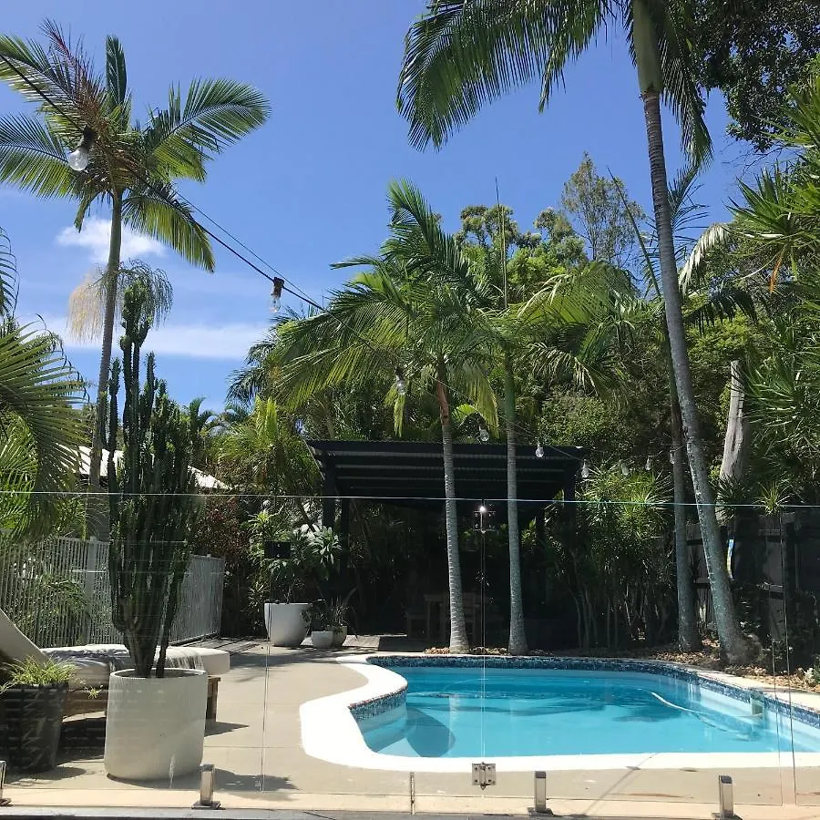 Palm Springs Vibe - Gorgeous Large Home, Superb Location Noosa Heads